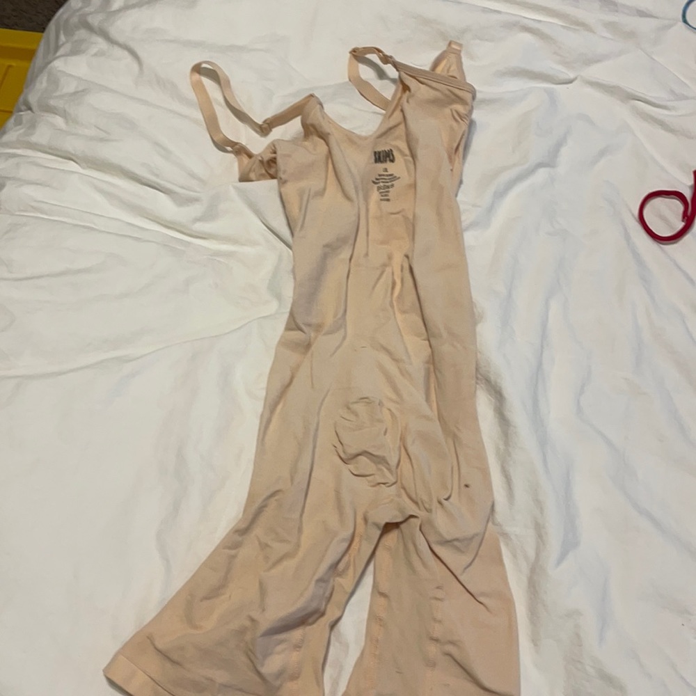 Skims bodysuit. Large extra large.